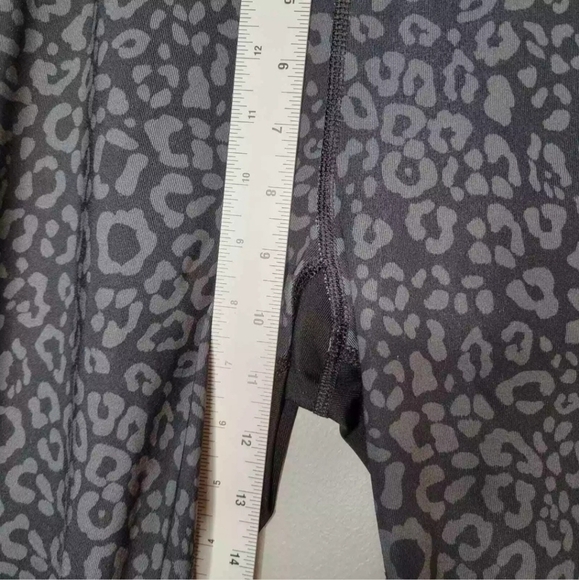 Danskin Now leggings size L gray black leopard print full length yoga pants gym - Picture 7 of 9